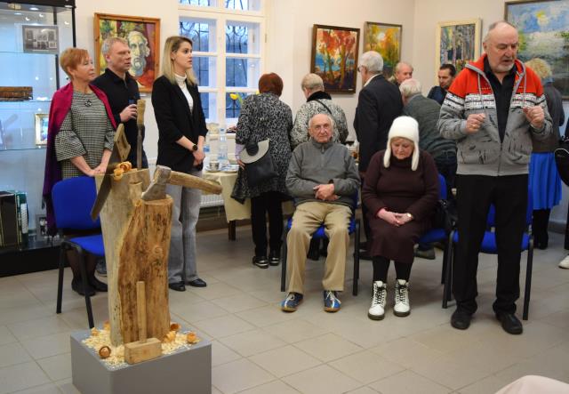 Māksliniekam, kokgriezējam, muzikantam Jevgeņijam Iliņecam 85